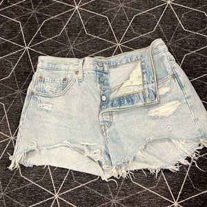Women's Levi short shorts